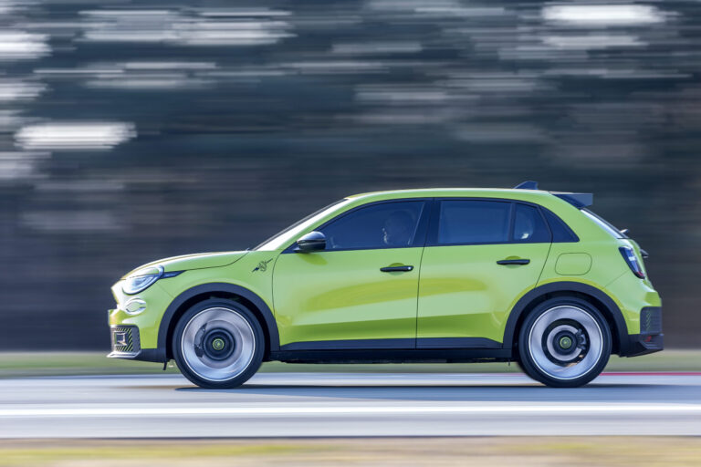 véhicule sur la route