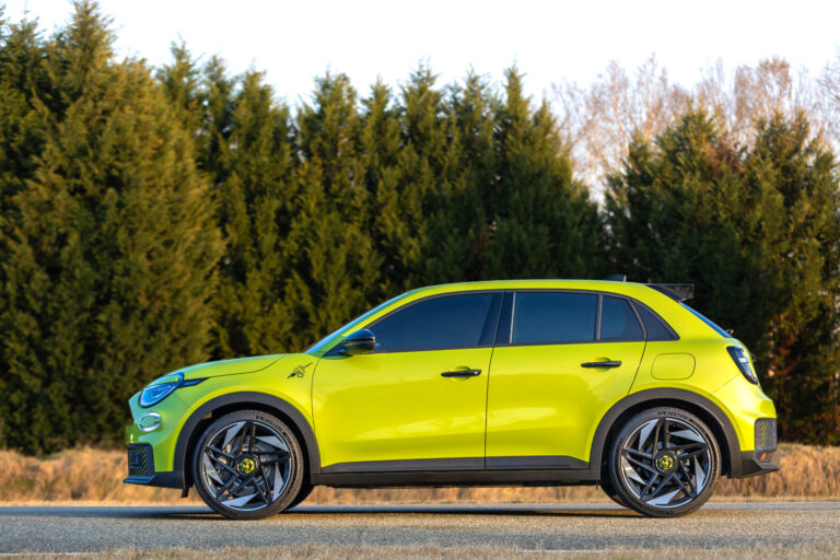 Face latérale du véhicule