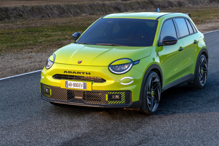 véhicule sur la route