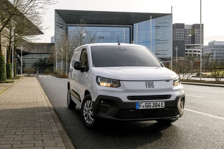 Utilitaire Fiat Doblò de face