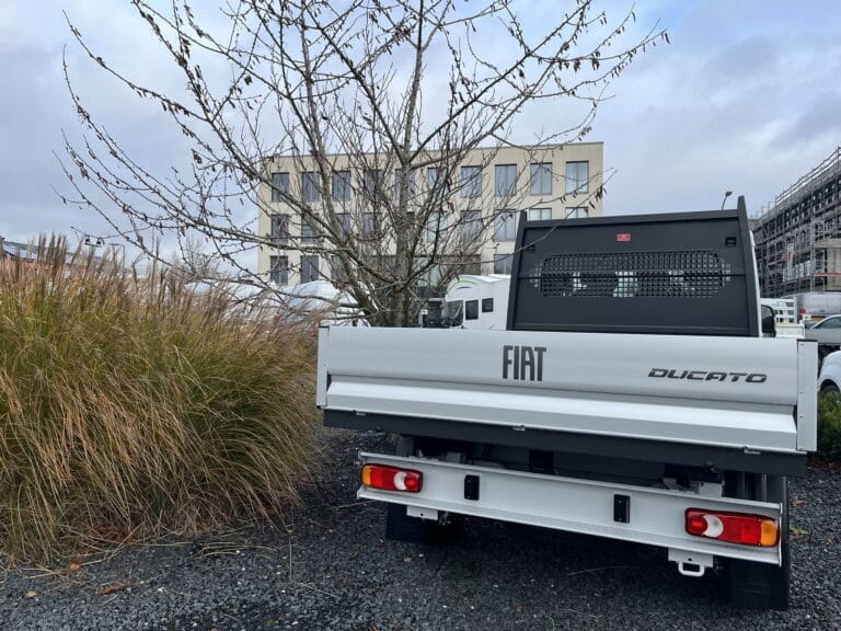 Fiat Ducato à plateau Ridelle double cabinet de derrière