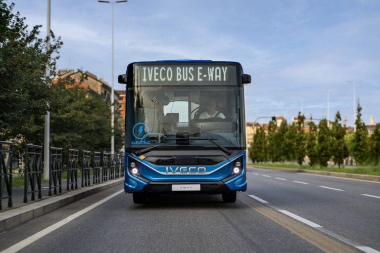 Bus électrique Iveco E-Way sur la route