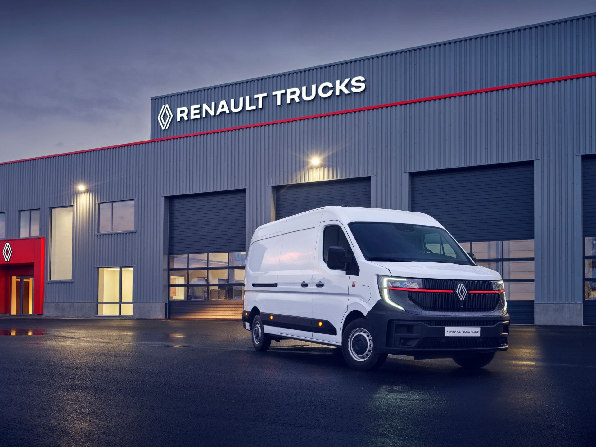 Fourgon blanc devant concession Renault Trucks