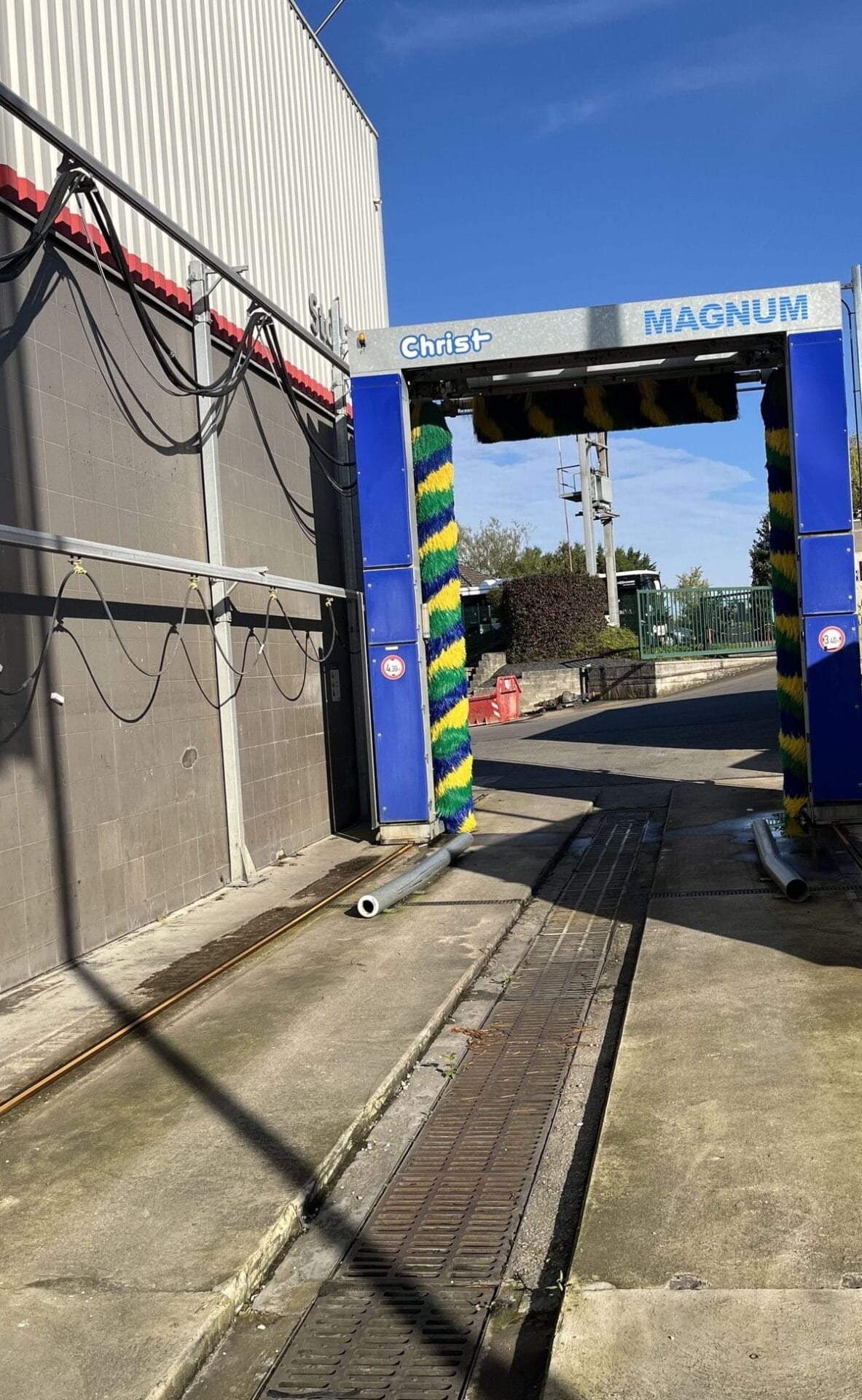 Le portique de lavage poids lourds de Stoll Truck à Leudelange