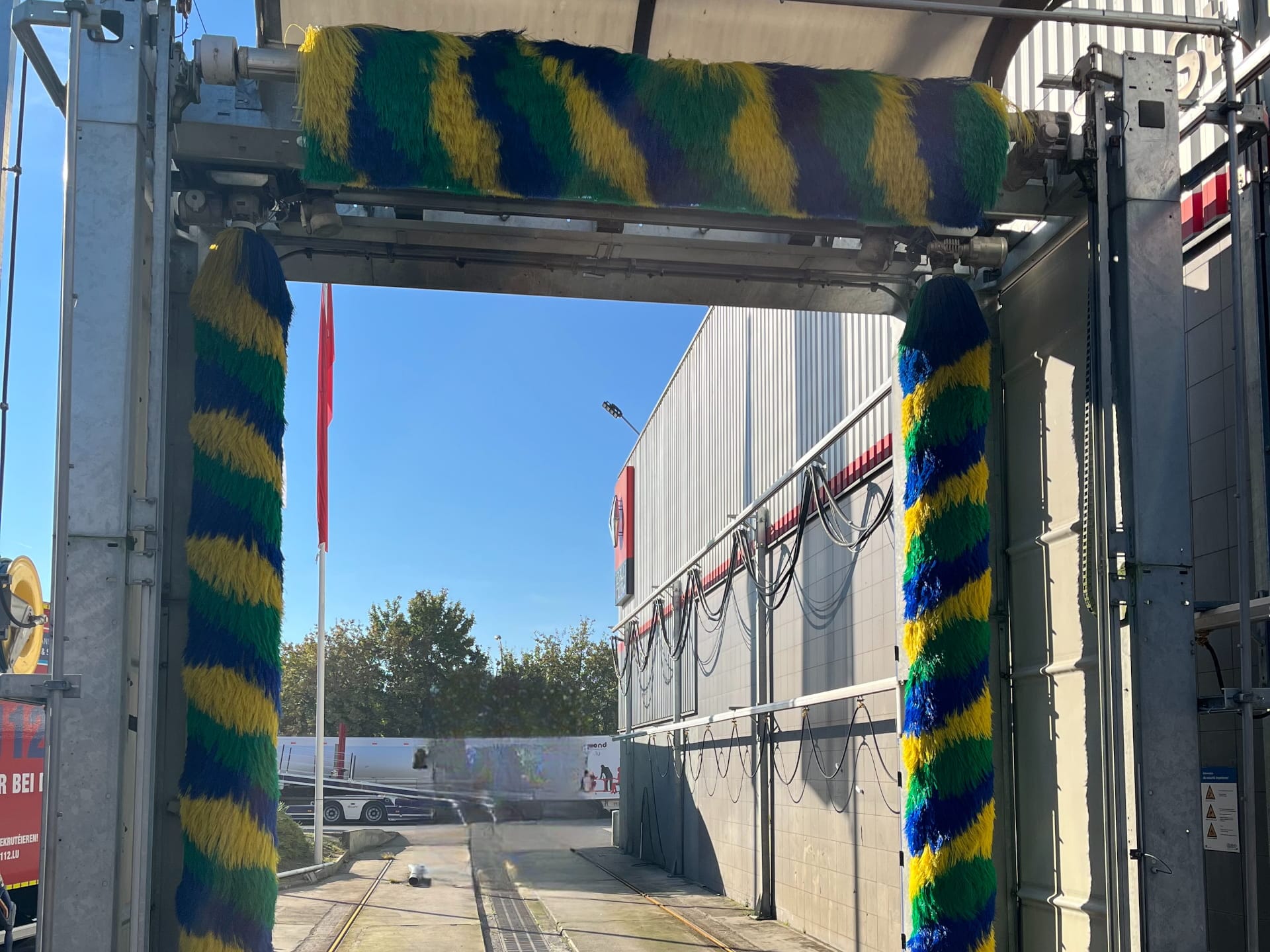 Les rouleaux de lavage du portique du truckwash